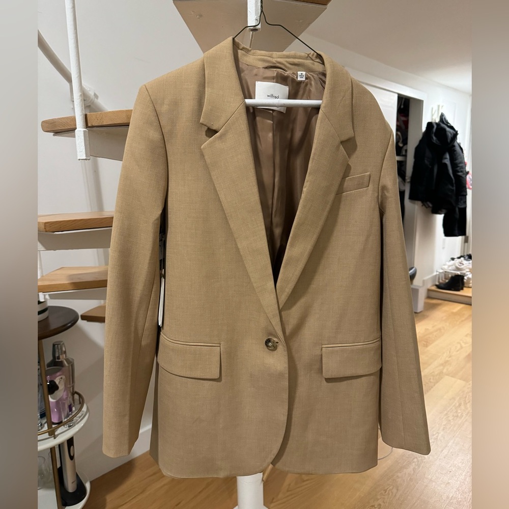 Aritzia Blazer BRAND NEW with tags - camel color - size medium